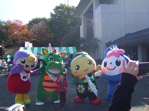 つるゴン、もろ丸くん、さかっち、おともだちと