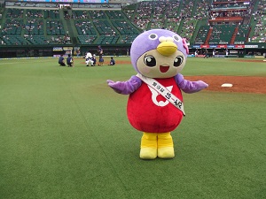 試合前に外野に入ってお友達を応援