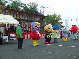 左から、もろ丸くん、ドーム君、ターナちゃん、よしみんです！