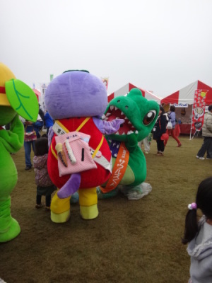 はーとんとでんでんまると恐竜