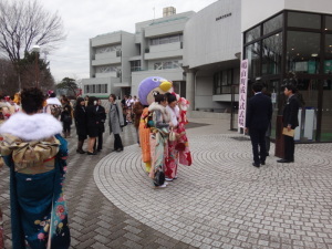 はーとんと晴れ着姿の新成人
