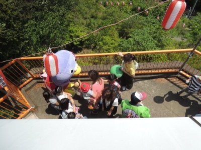展望台までがんばるはーとん