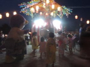 盆踊り踊るはーとん