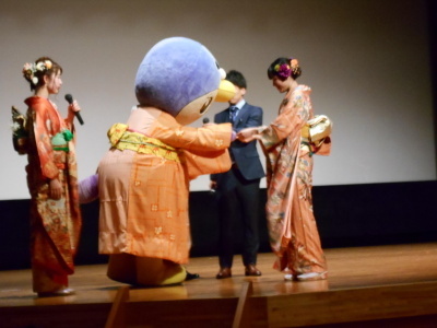 アトラクションに参加するはーとん