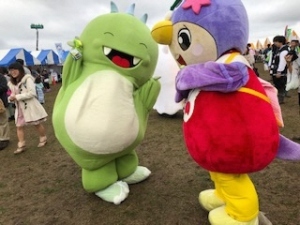 はーとんとグアムのキャラぐまもんと一緒に