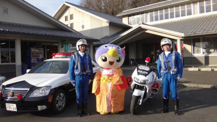 今日も白バイ隊員と活動します