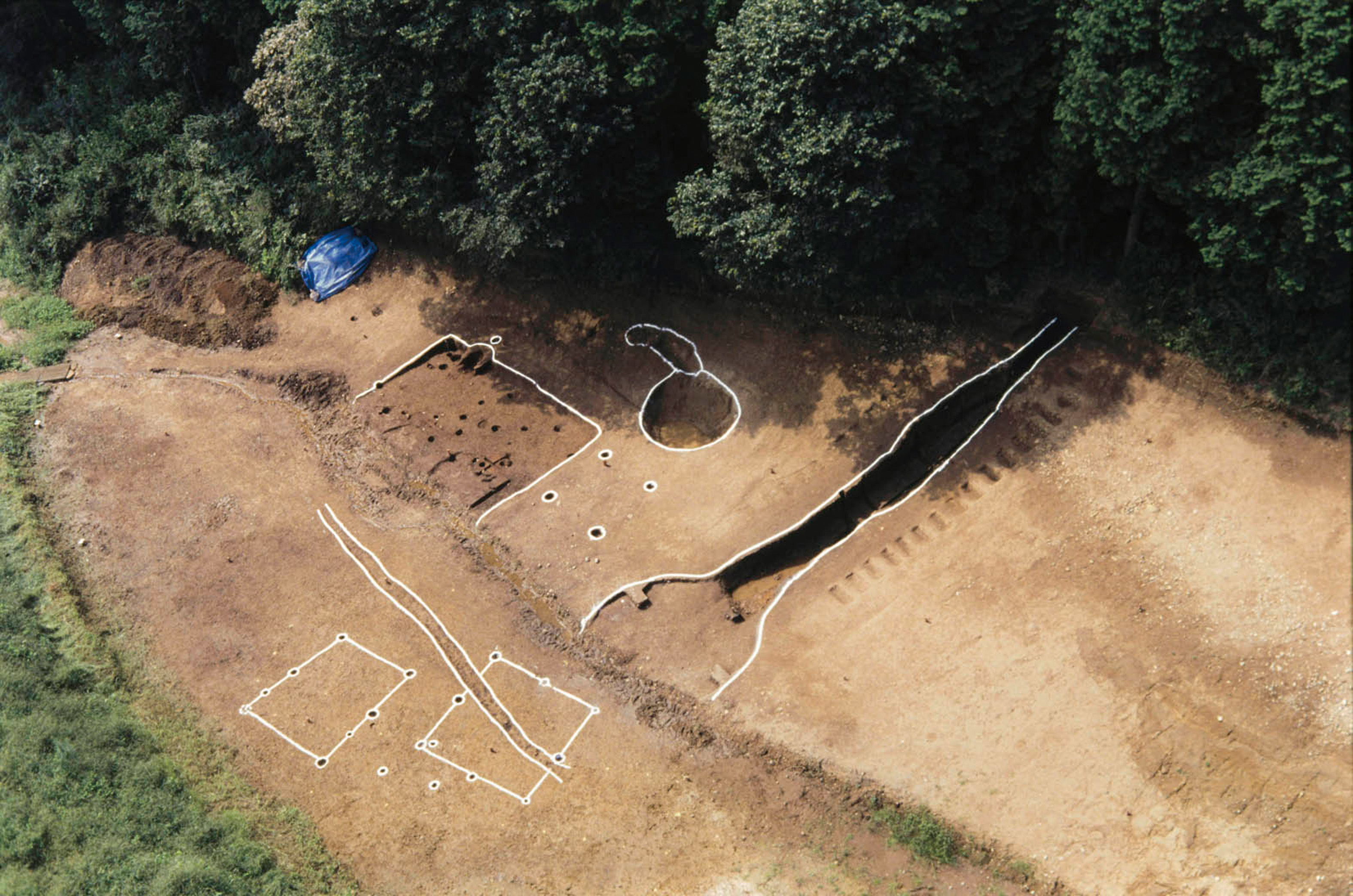 南比企窯跡　石田遺跡第1次A区1号窯・1号竪穴建物全景（北東から）