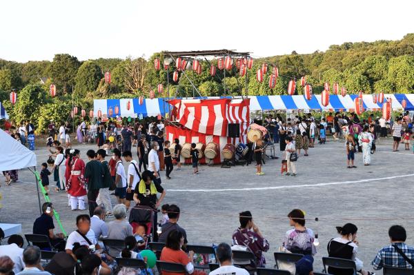 会場全体夕方