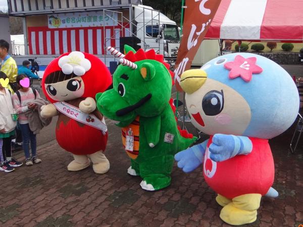 越生町と鶴ヶ島市のイメージキャラクター
