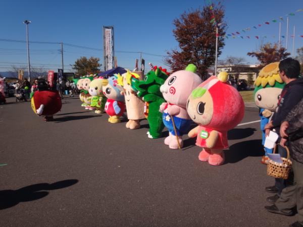 ステージ前で挨拶